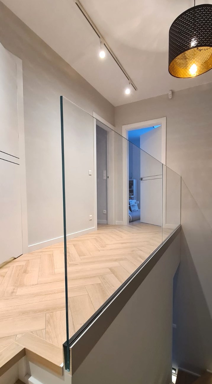 balustrady-w-profilu-min